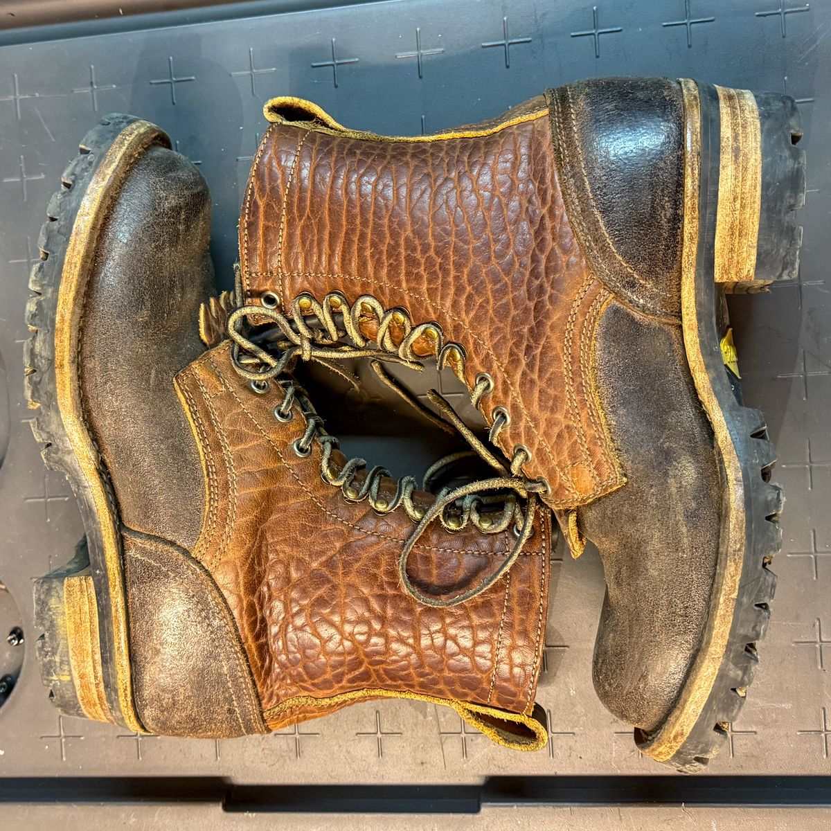 Photo by BragiGG on February 5, 2026 of the Drew's Boots 8-Inch Logger in Bison Congnac / Brown roughout.