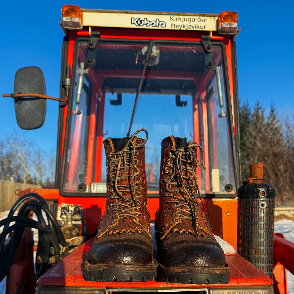 Photo by BragiGG on March 1, 2026 of the Drew's Boots 8-Inch Logger in Bison Congnac / Brown roughout.