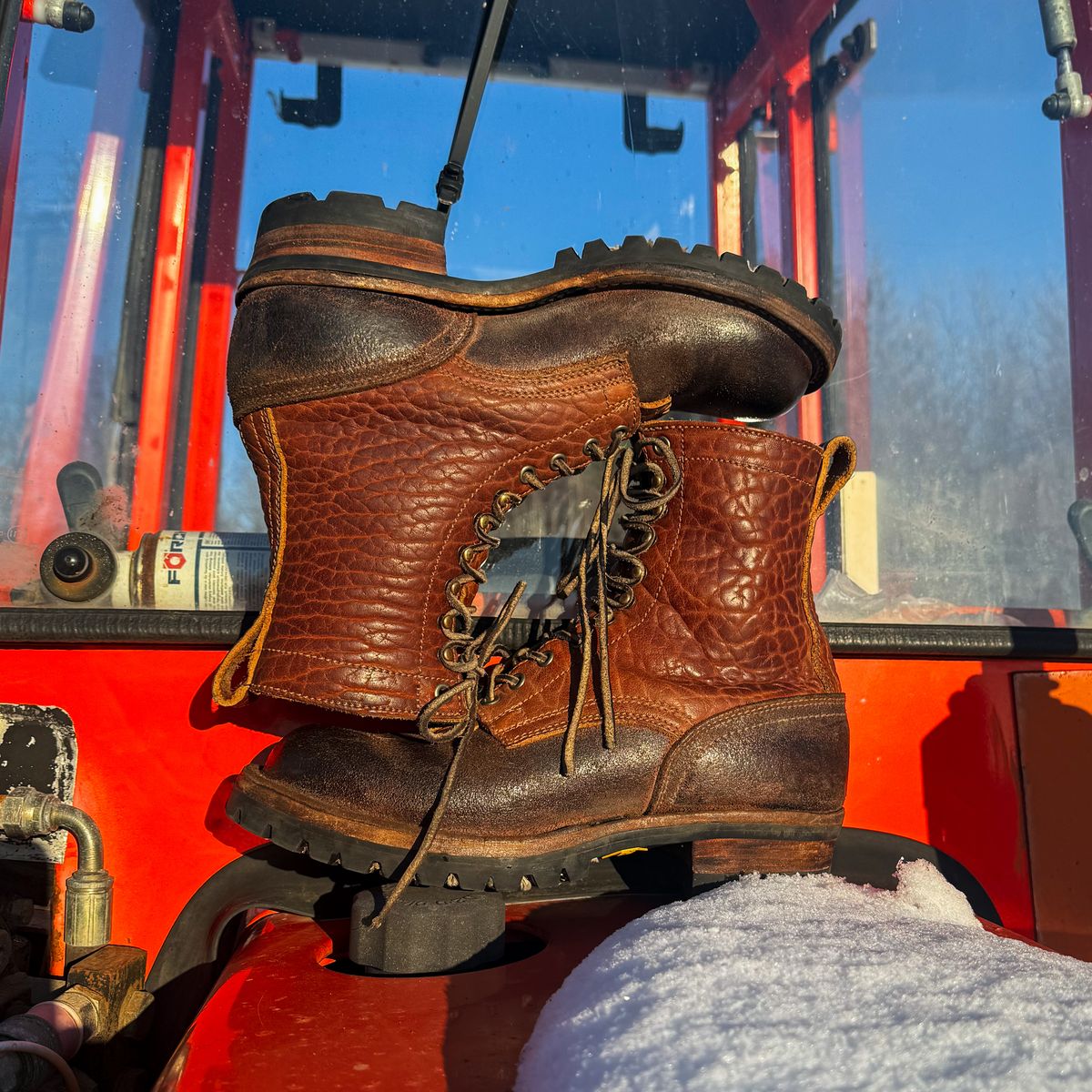 Photo by BragiGG on March 1, 2026 of the Drew's Boots 8-Inch Logger in Bison Congnac / Brown roughout.