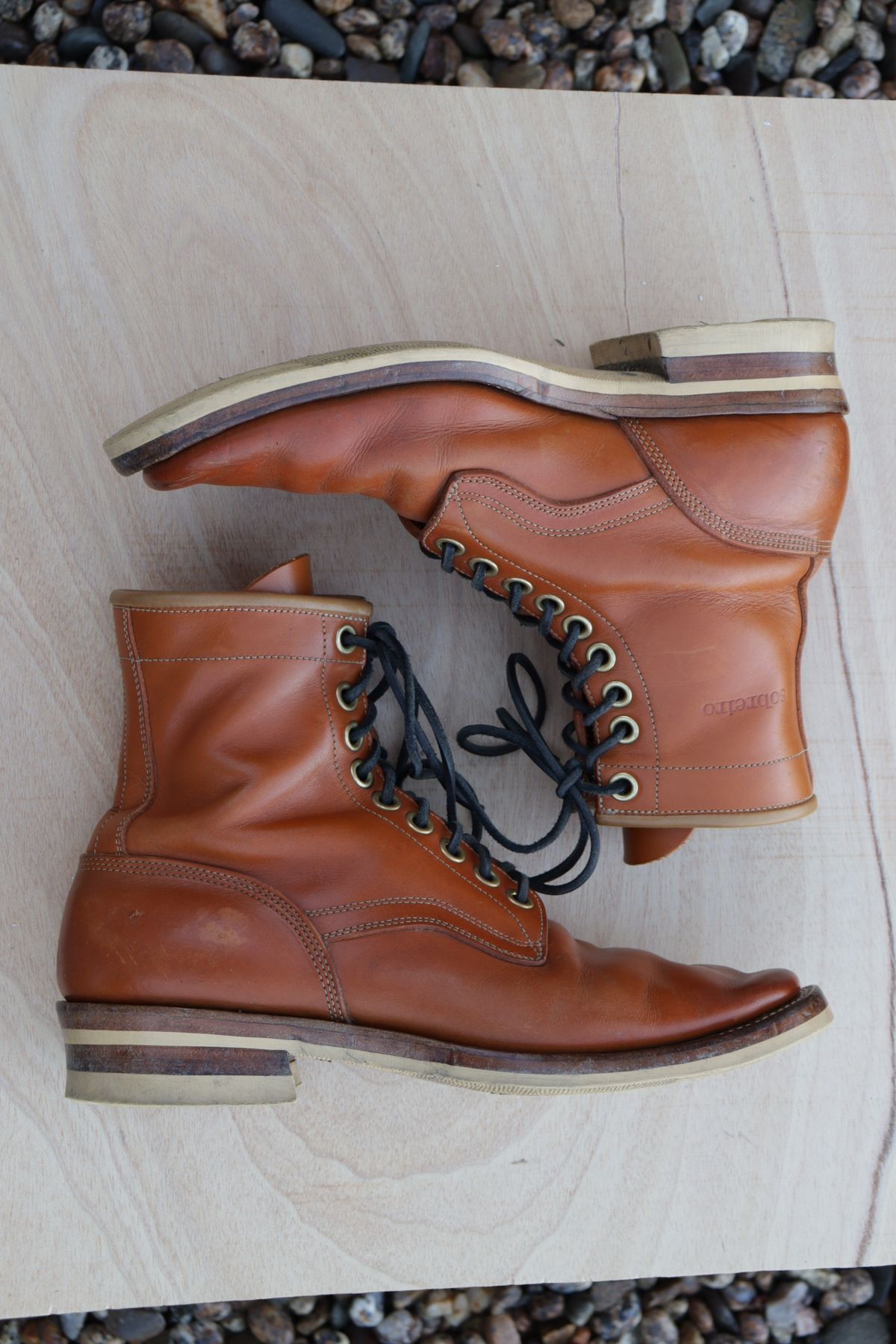 Photo by sobreiroboots on December 4, 2024 of the Sobreiro Boots Estrella Boot in Fonte Velha Cow Hide.
