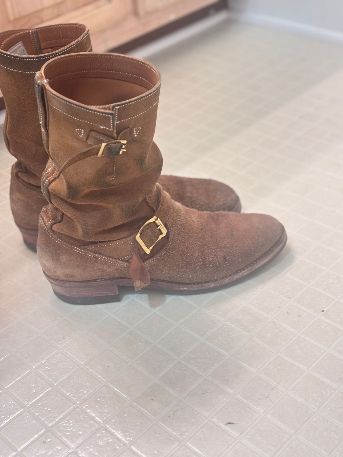 Photo by rolling_grub_trio on February 23, 2026 of the Rolling Dub Trio Griffin Engineer in Nakamura Sennosuke Shoten Dark Beige Suede.