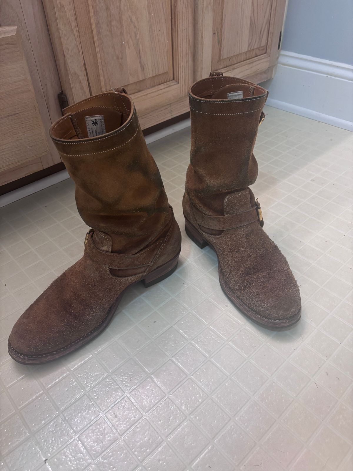 Photo by rolling_grub_trio on February 23, 2026 of the Rolling Dub Trio Griffin Engineer in Nakamura Sennosuke Shoten Dark Beige Suede.