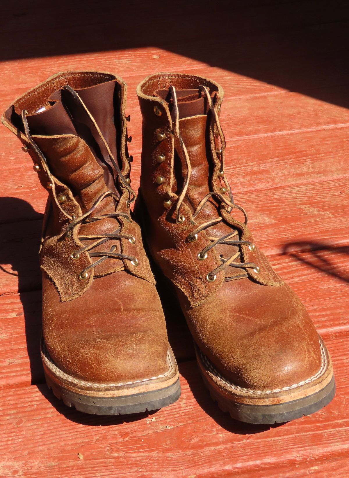 Photo by yeah2233 on September 15, 2025 of the Nicks MTO in Ember Waxed Flesh.