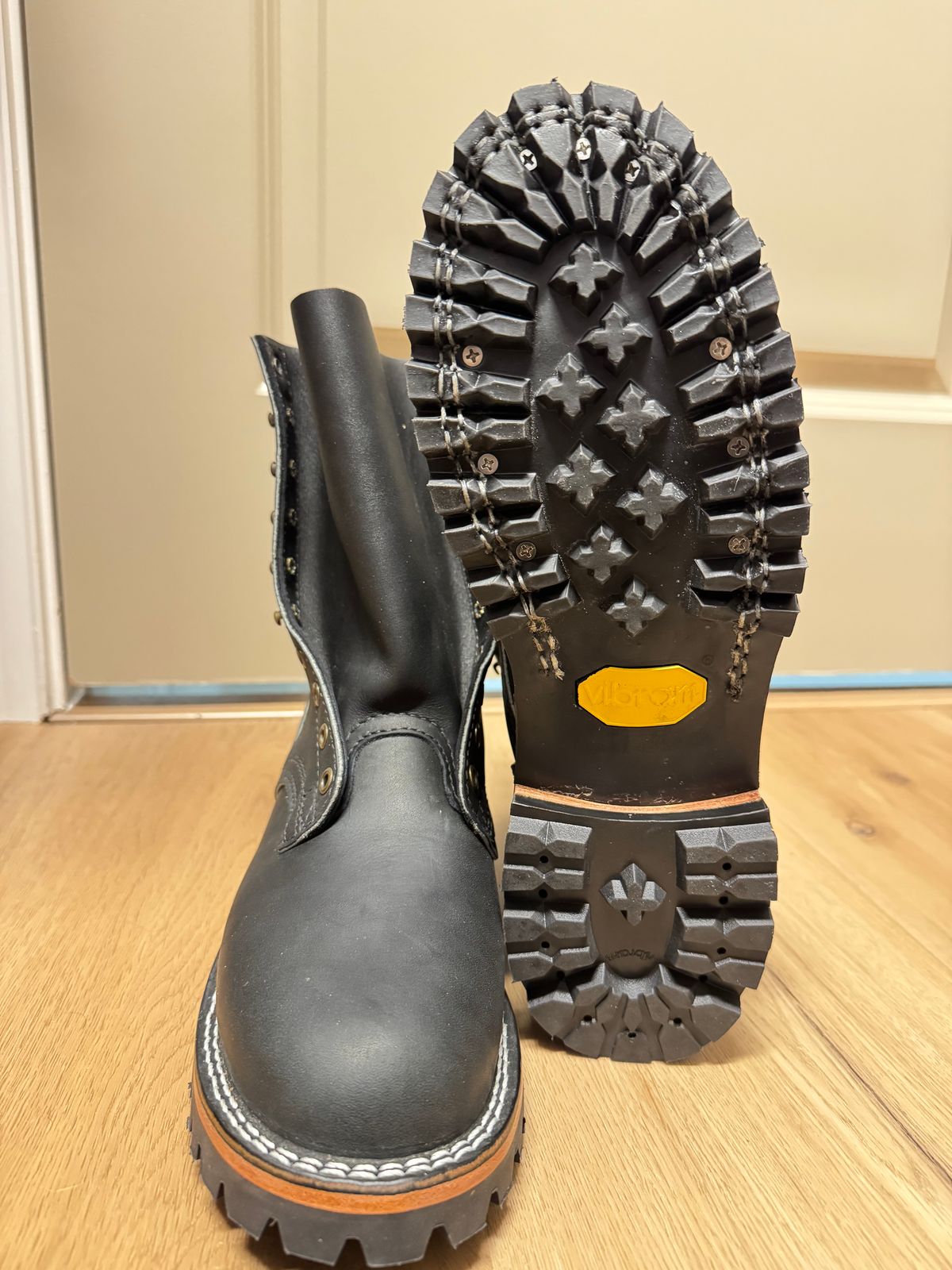 Photo by sjs426 on December 8, 2025 of the Nicks Overlander in Black Chromepak.