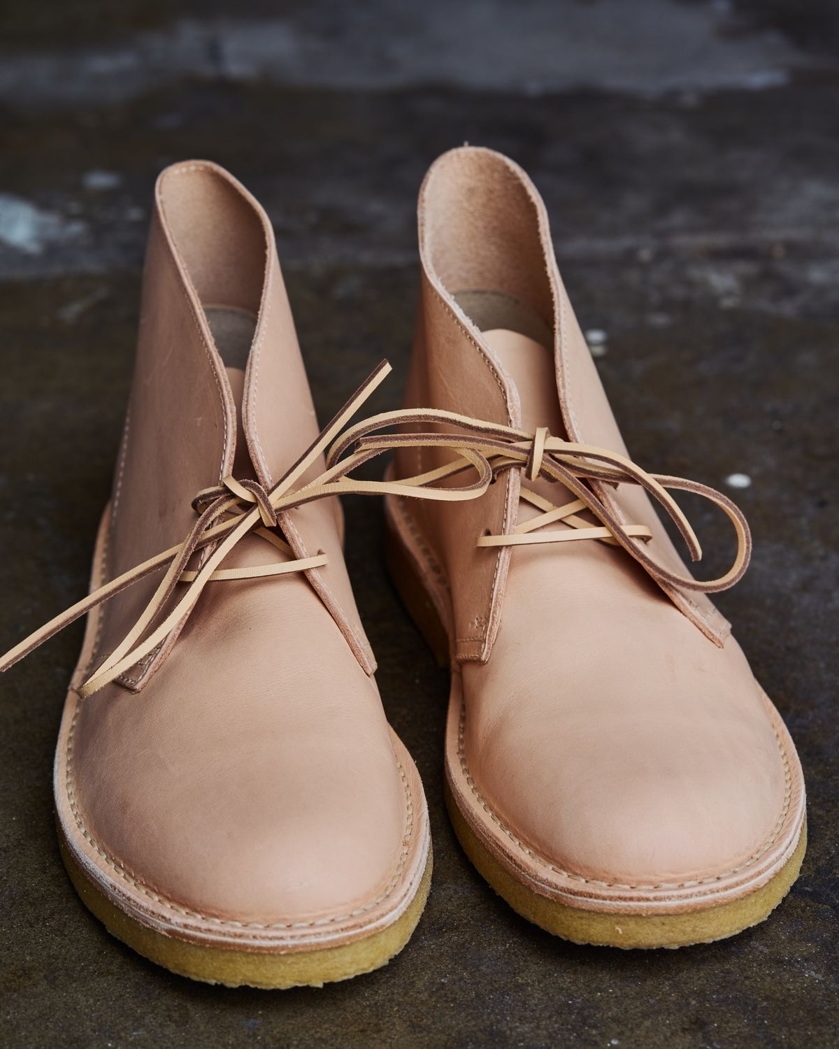 Photo by SighUnzips on April 25, 2025 of the Clarks Desert Boot in Unknown Natural Veg Tan.