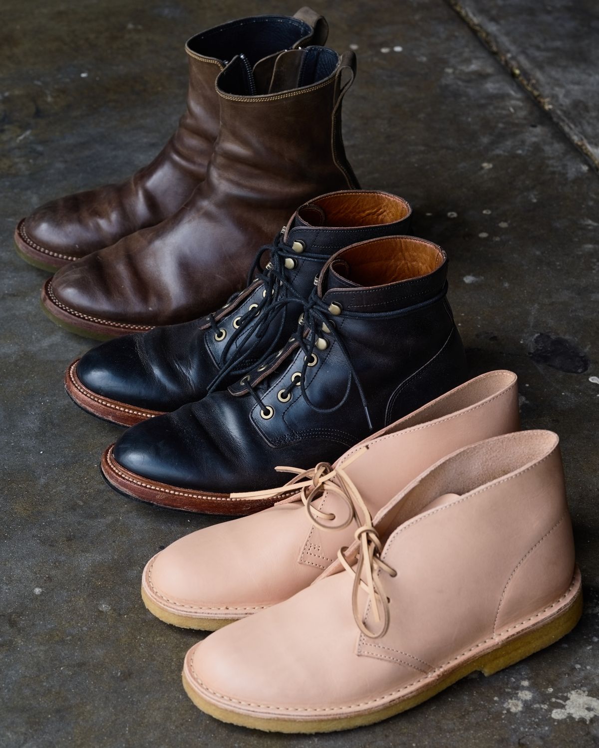 Photo by SighUnzips on April 25, 2025 of the Clarks Desert Boot in Unknown Natural Veg Tan.
