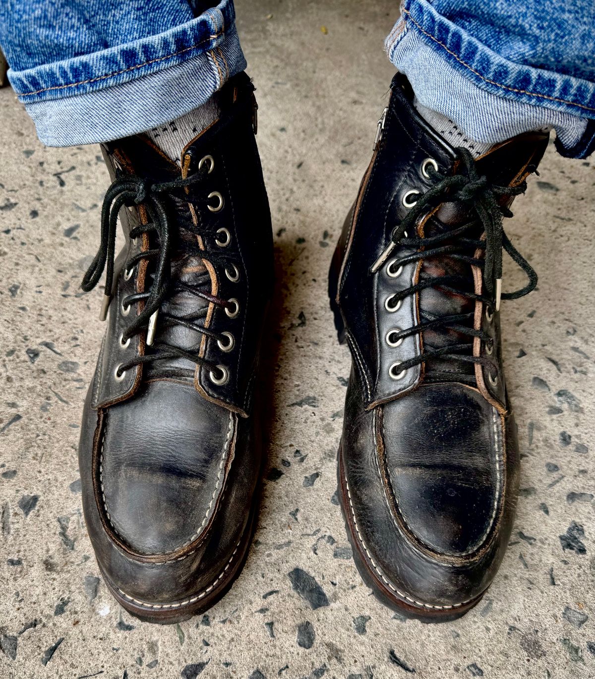 Photo by maxdam91 on January 25, 2026 of the Made By Myself Moctoe in Horween Black Teacore Chromexcel.