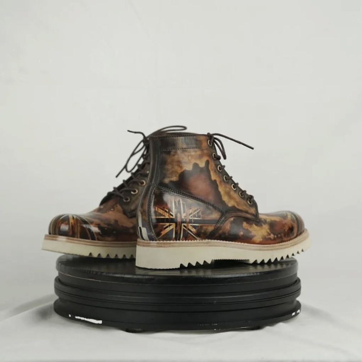 Photo by nawal on June 7, 2025 of the Drangka_craftsmen Type 1 Service Boot in calfskin.