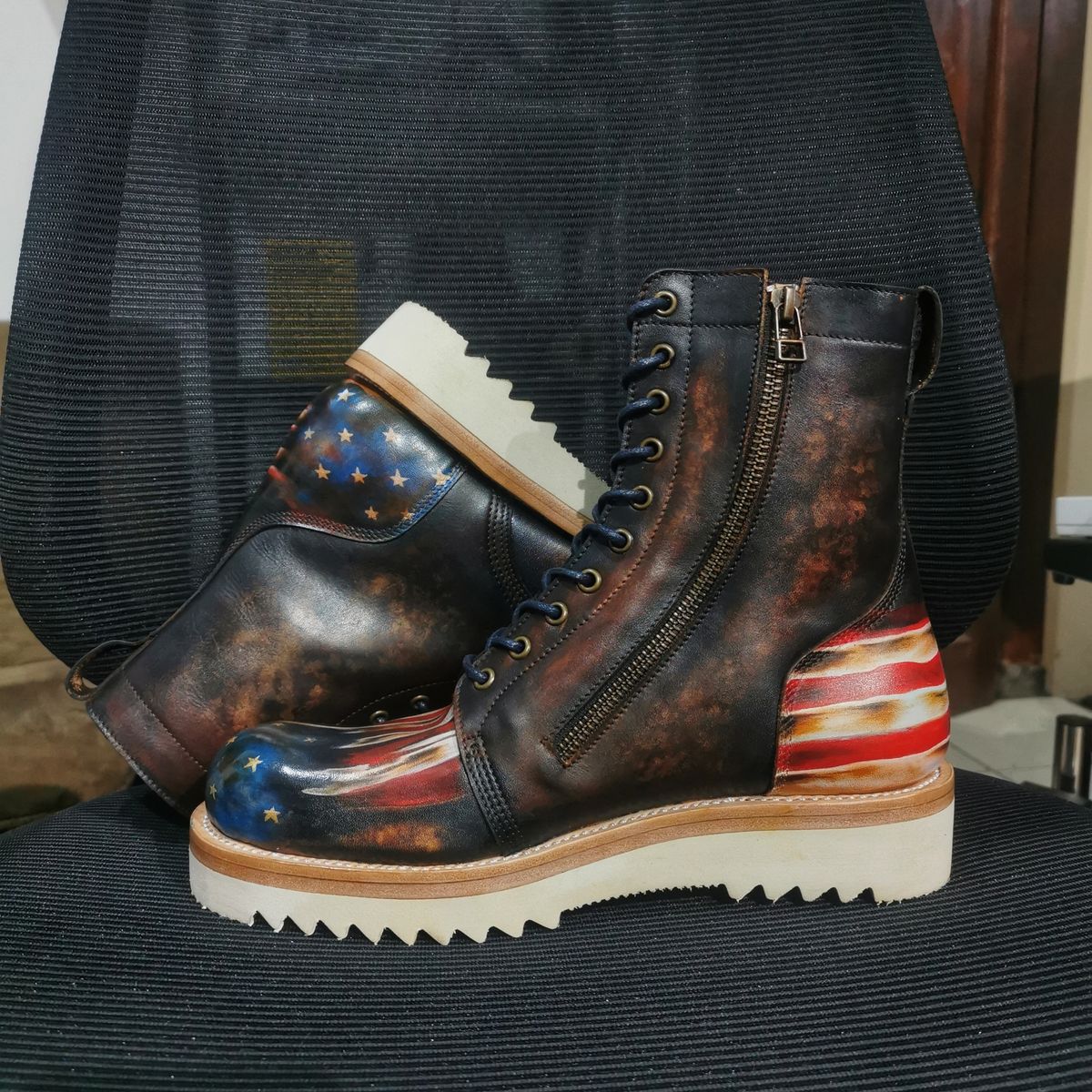 Photo by nawal on September 26, 2024 of the drangka craftsmen service boot zipper in calfskin.