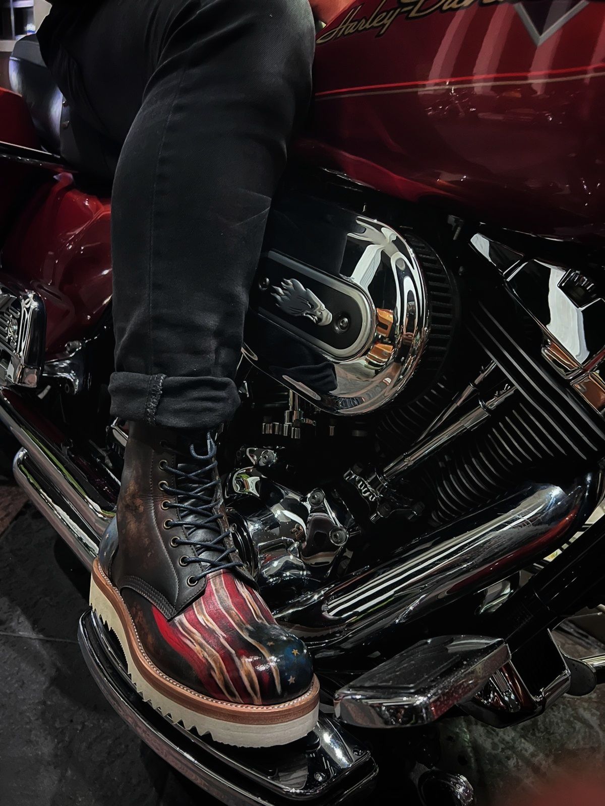 Photo by nawal on June 12, 2025 of the drangka craftsmen service boot zipper in calfskin.