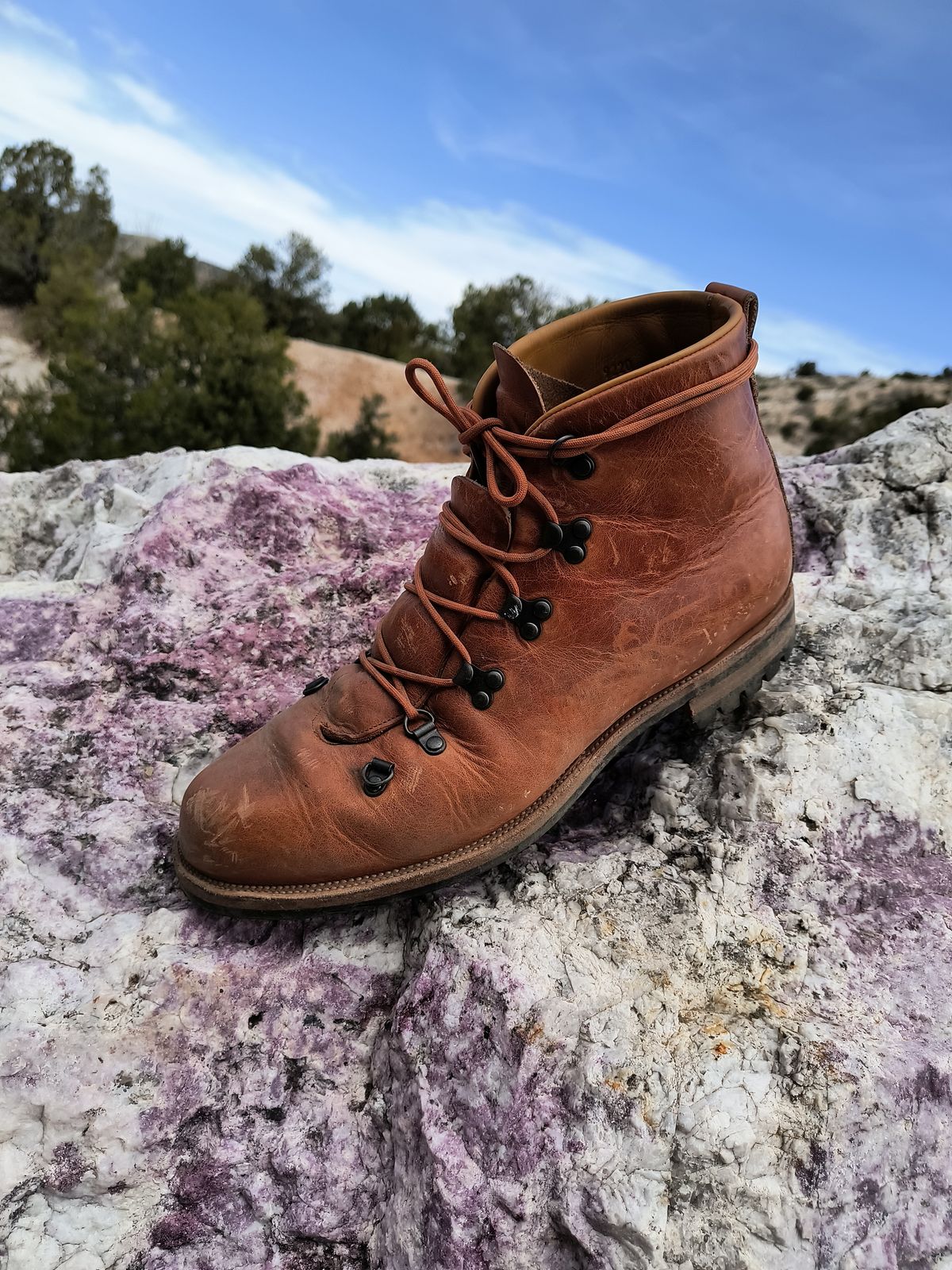 Photo by ArchieGoodyear on April 13, 2025 of the Viberg Hiker in Horween Natural Dublin.