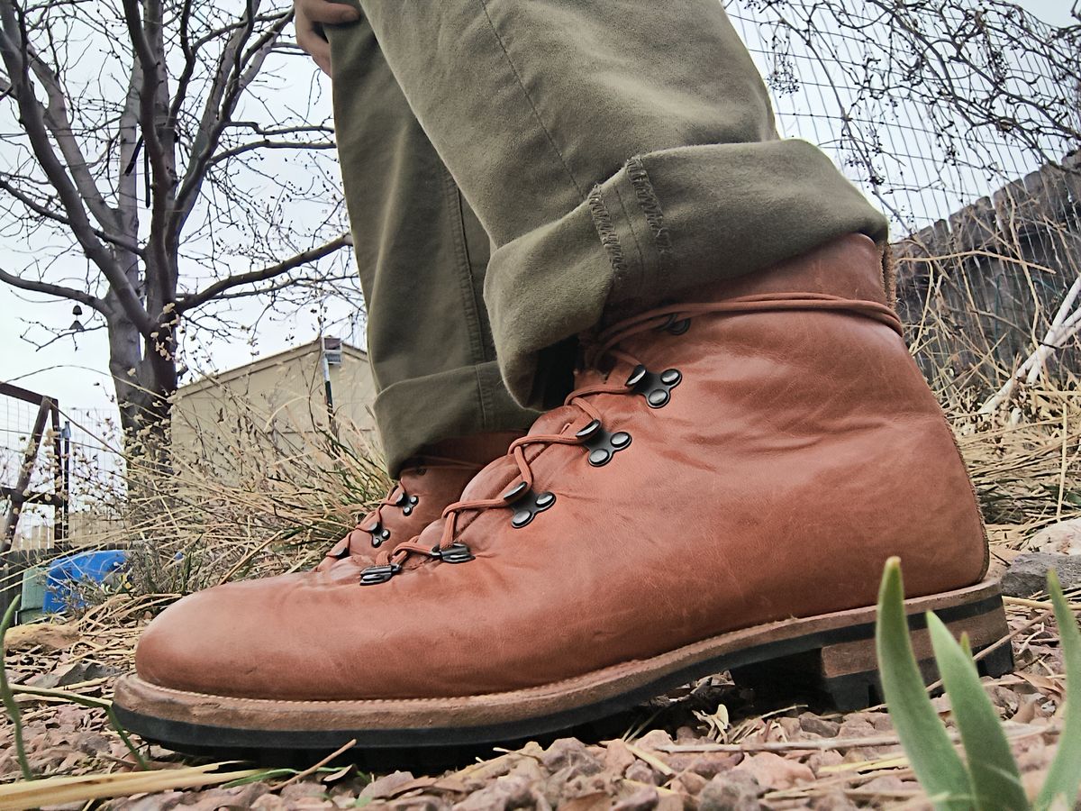 Photo by ArchieGoodyear on March 23, 2025 of the Viberg Hiker in Horween Natural Dublin.