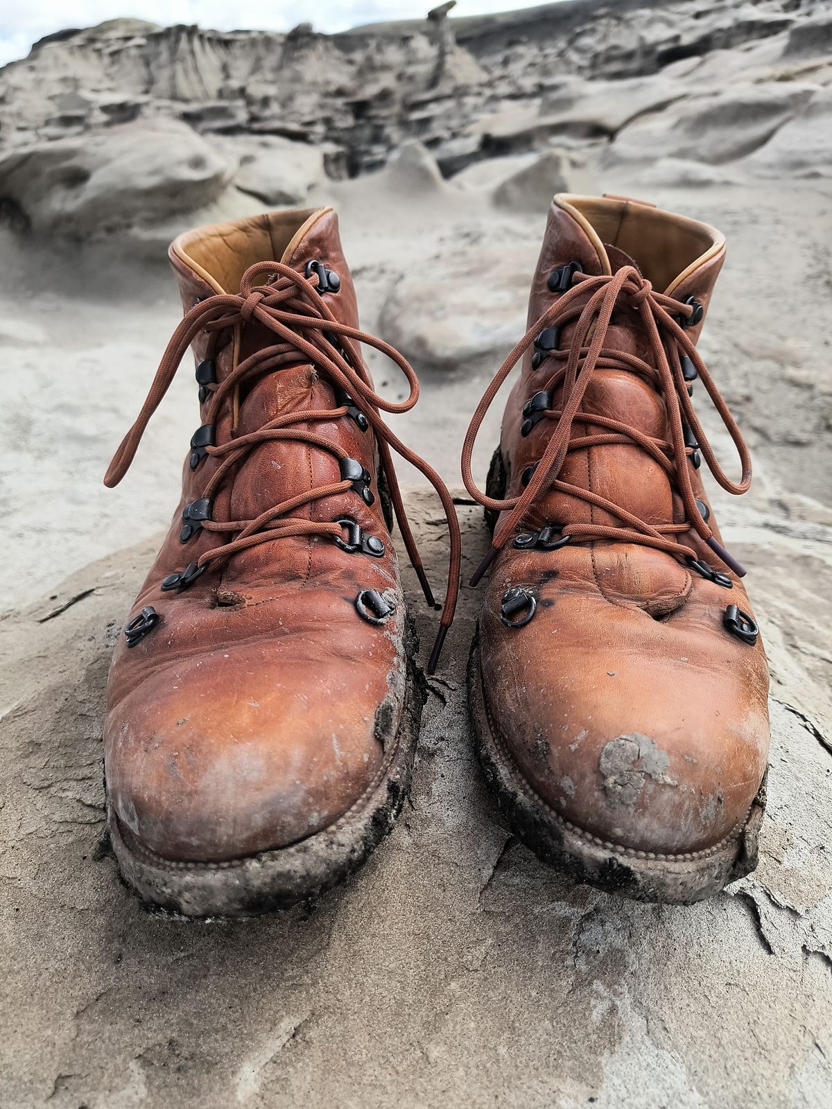 Photo by ArchieGoodyear on October 12, 2025 of the Viberg Hiker in Horween Natural Dublin.