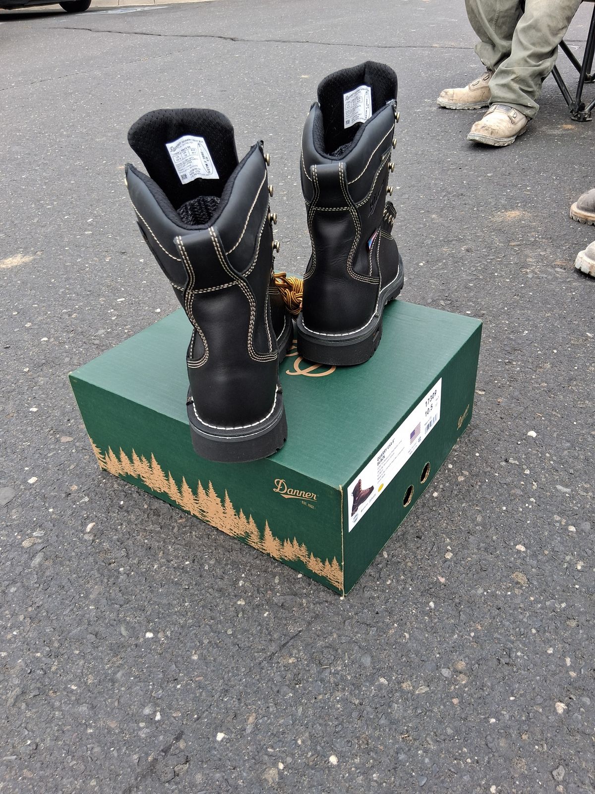 Photo by erikesterikoferiks on October 1, 2025 of the Danner Quarry in Black Full Grain.