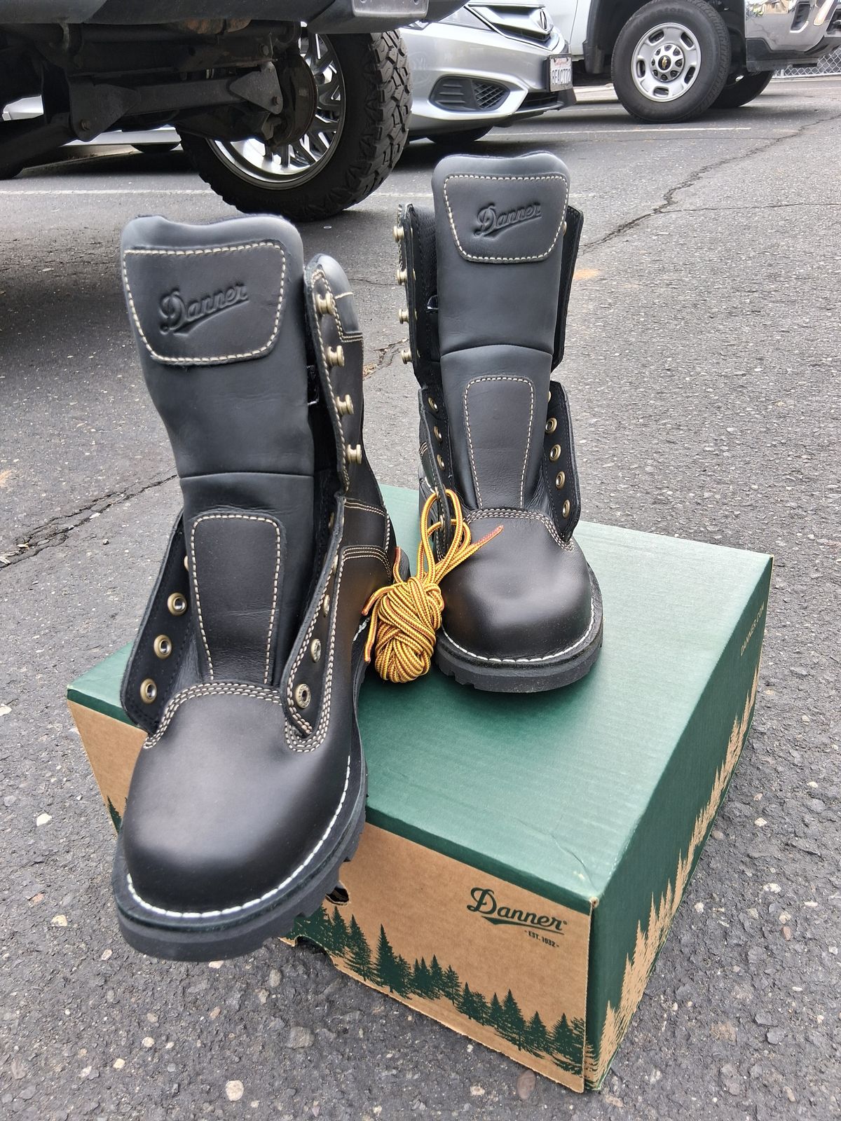 Photo by erikesterikoferiks on October 1, 2025 of the Danner Quarry in Black Full Grain.