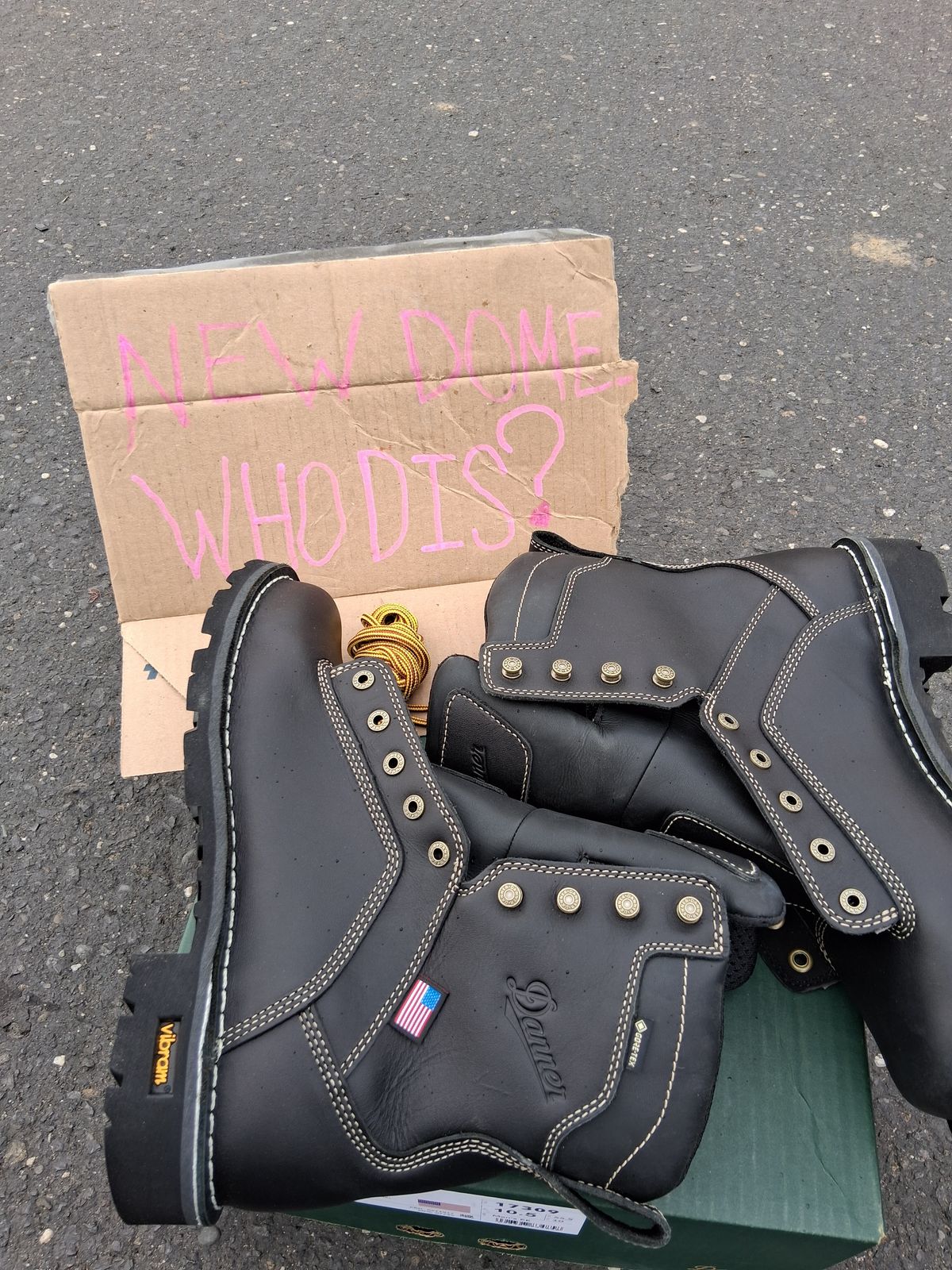 Photo by erikesterikoferiks on October 1, 2025 of the Danner Quarry in Black Full Grain.