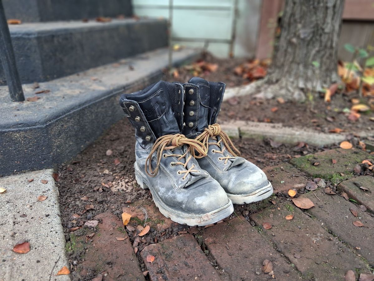 Photo by erikesterikoferiks on December 5, 2025 of the Danner Quarry in Black Full Grain.