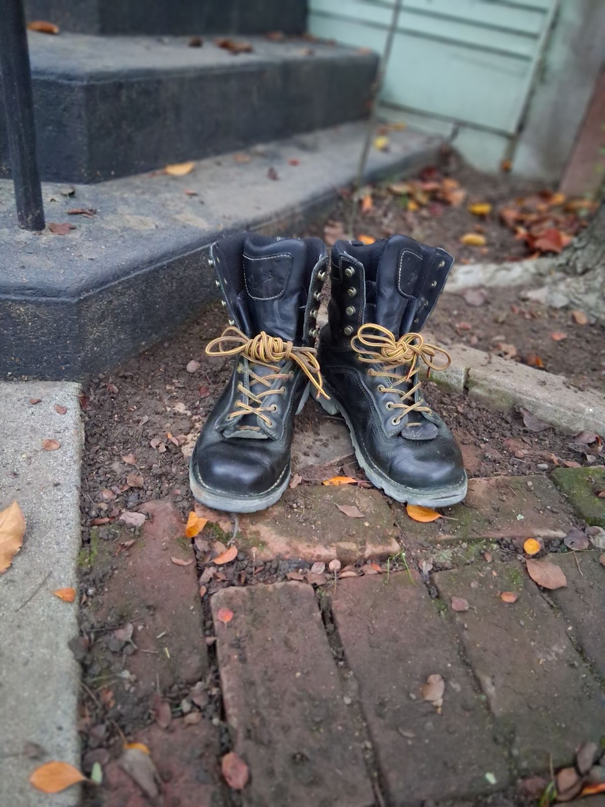 Photo by erikesterikoferiks on December 6, 2025 of the Danner Quarry in Black Full Grain.
