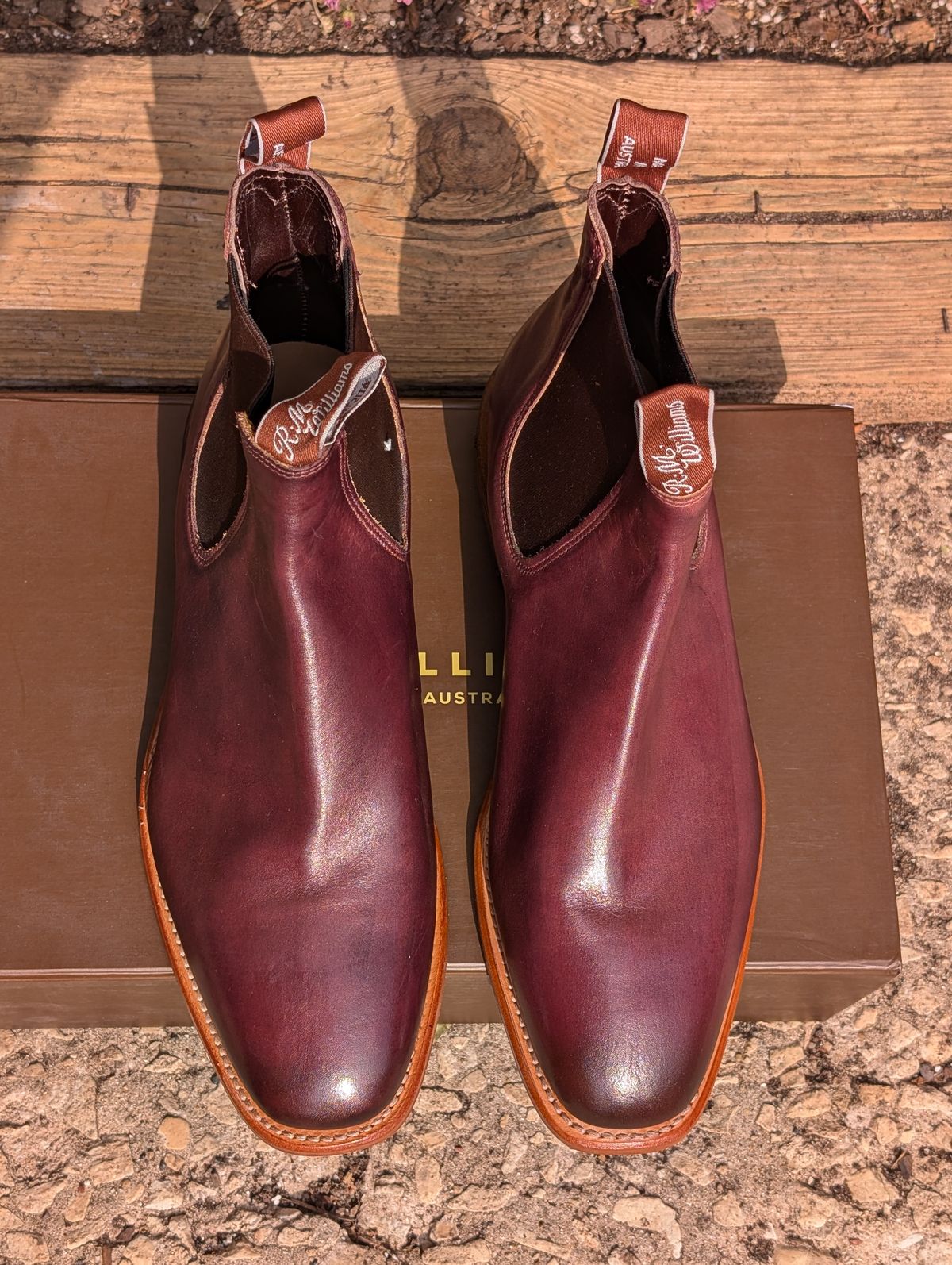 Photo by Octopodia on October 12, 2024 of the R.M. Williams Chinchilla in Burnished Crust Leather.
