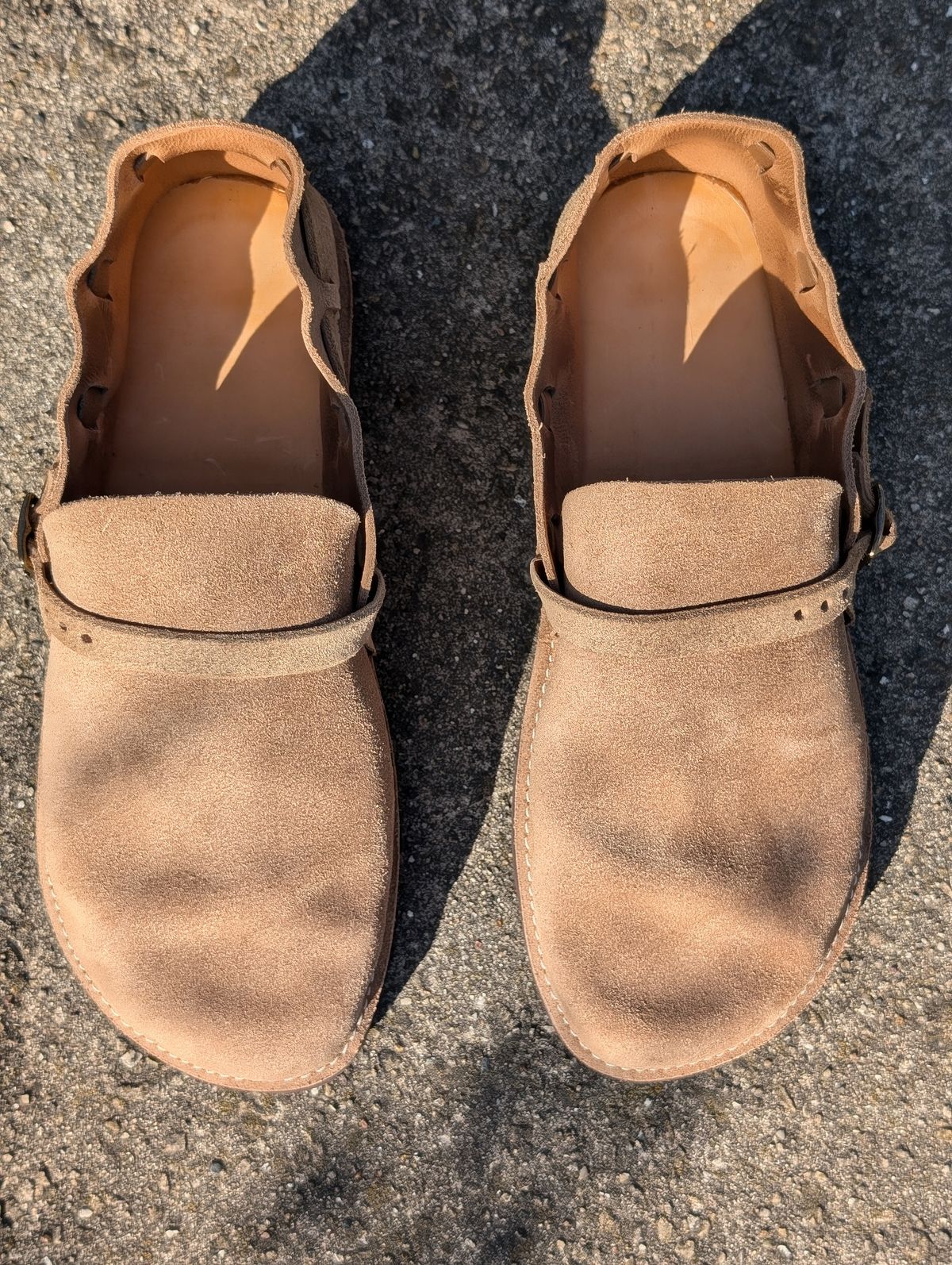 Photo by Octopodia on October 2, 2025 of the Aurora Shoe Co. Middle English in Horween Natural Chromexcel Roughout.