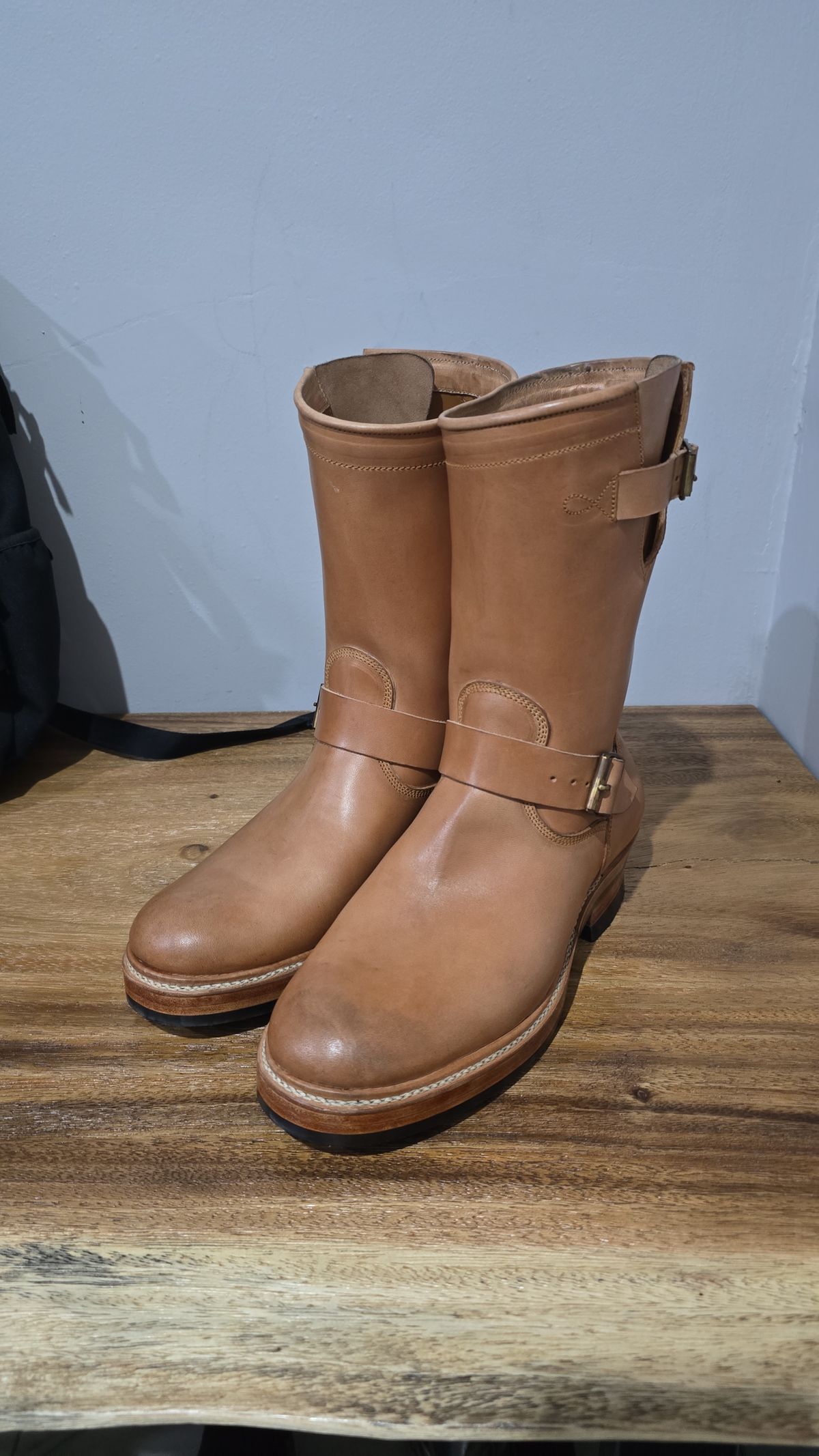 Photo by Kulitgoreng on April 10, 2025 of the Fortis Boots Tapak 2.0 Engineer Boots in Maryam Natural Horsebutt.