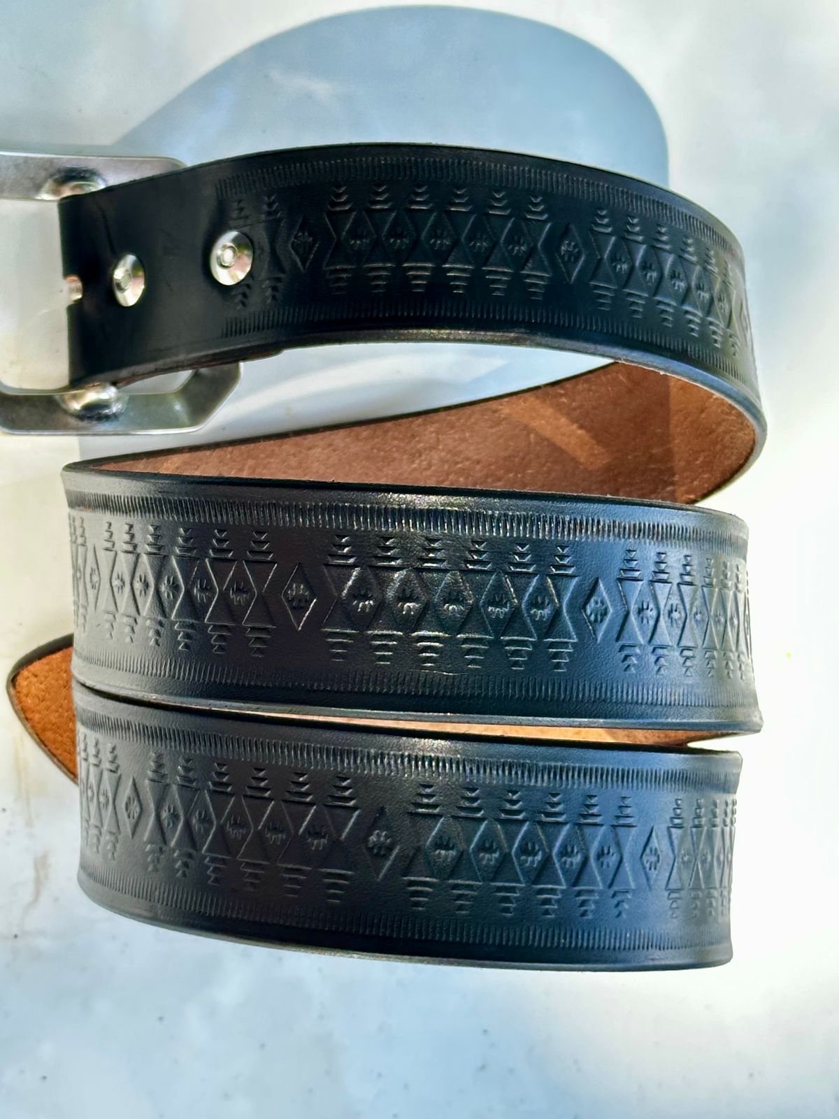 Photo by RUNNOFT on September 27, 2025 of the Coronado Leather TAOS HORSEHIDE BELT NO.142 in Horween Horsehide Strip - Black.