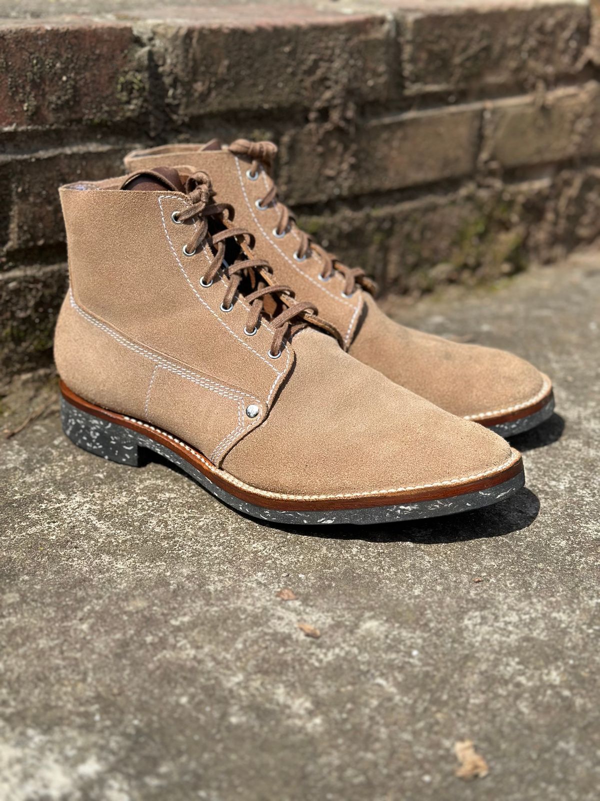 Photo by RUNNOFT on March 21, 2026 of the Oldspeed MFG Henry Johnson in Horween Natural Chromexcel Roughout.