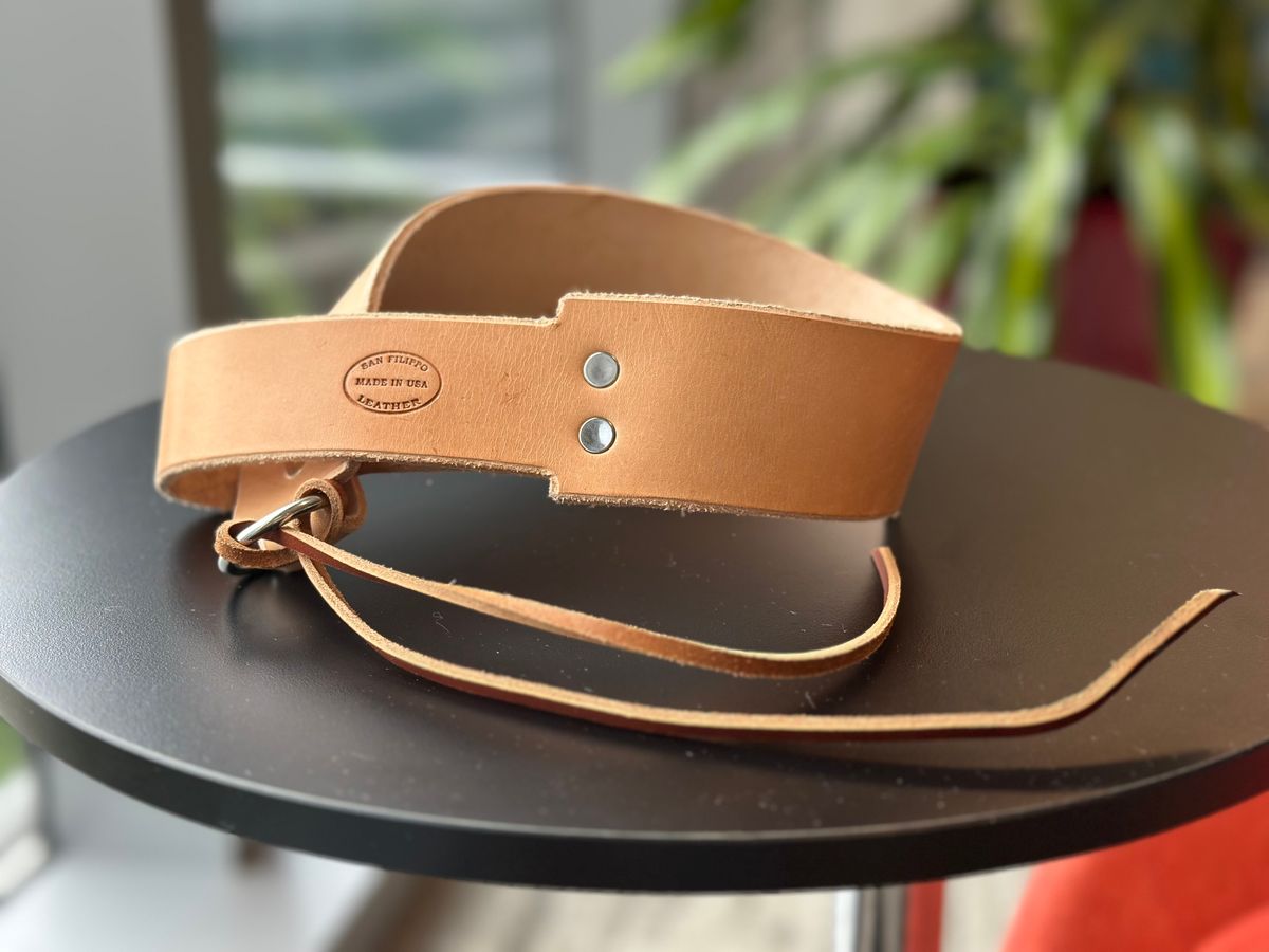 Photo by RUNNOFT on September 29, 2025 of the San Flippo Leather Razor Strop in Shotan(American Saddle Leather) - Natural.