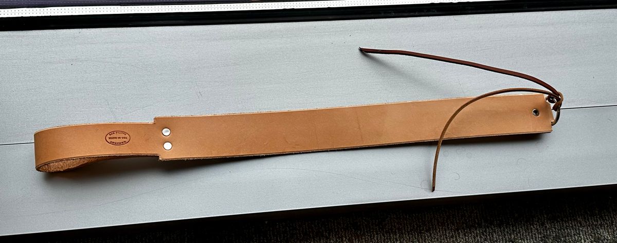 Photo by RUNNOFT on September 29, 2025 of the San Flippo Leather Razor Strop in Shotan(American Saddle Leather) - Natural.