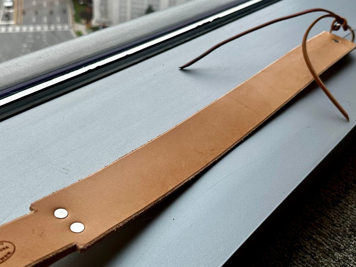 Photo by RUNNOFT on September 29, 2025 of the San Flippo Leather Razor Strop in Shotan(American Saddle Leather) - Natural.