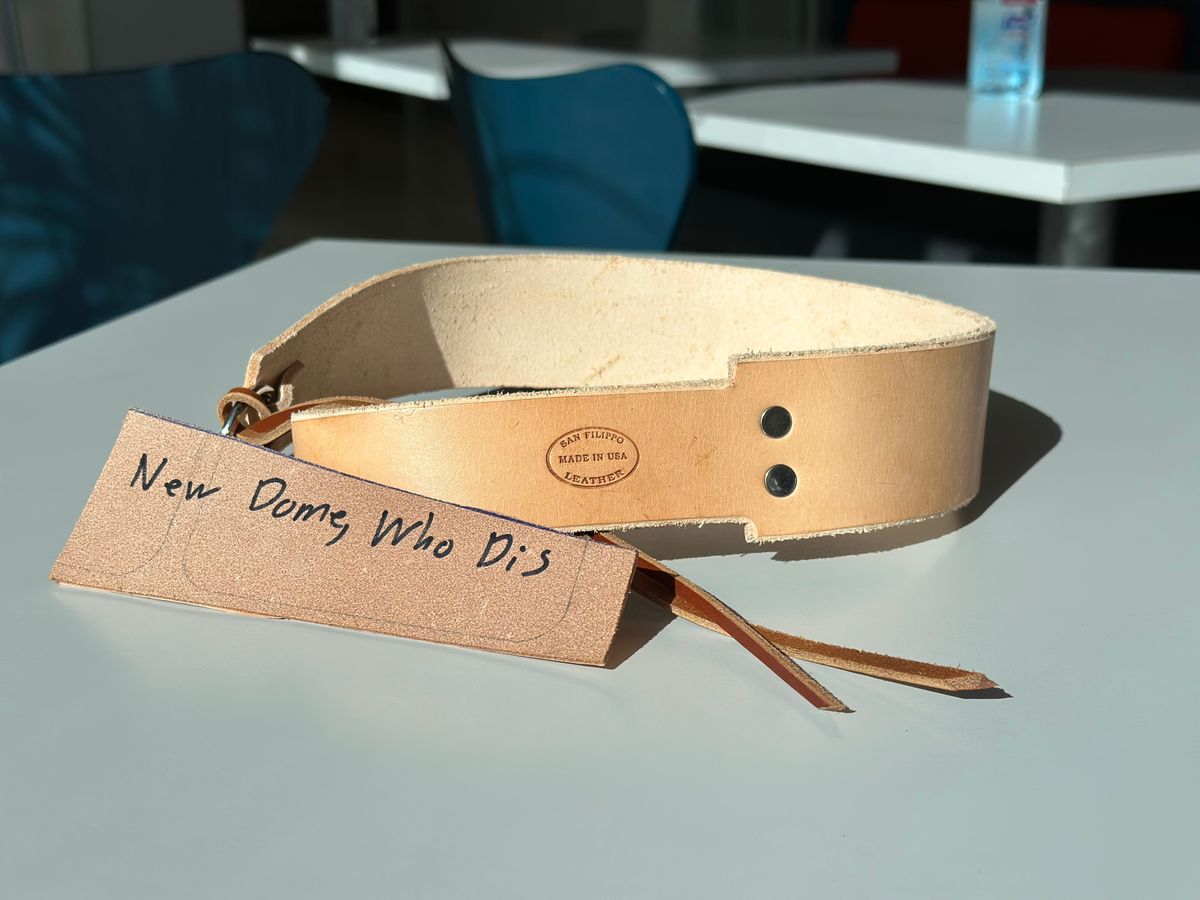 Photo by RUNNOFT on October 4, 2025 of the San Flippo Leather Razor Strop in Shotan(American Saddle Leather) - Natural.