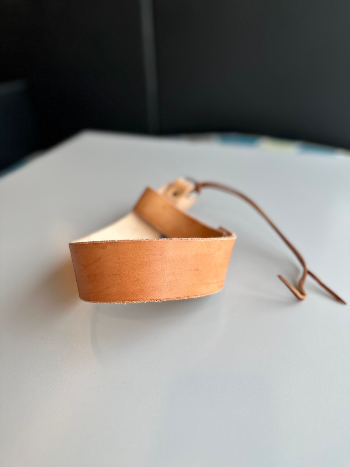 Photo by RUNNOFT on November 2, 2025 of the San Flippo Leather Razor Strop in Shotan(American Saddle Leather) - Natural.