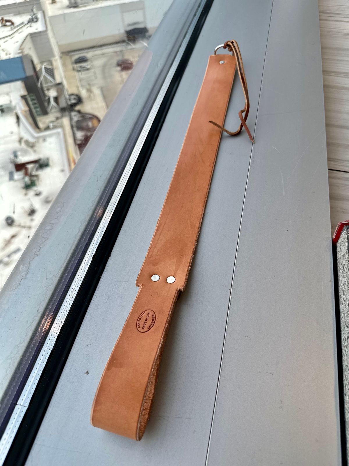 Photo by RUNNOFT on November 2, 2025 of the San Flippo Leather Razor Strop in Shotan(American Saddle Leather) - Natural.