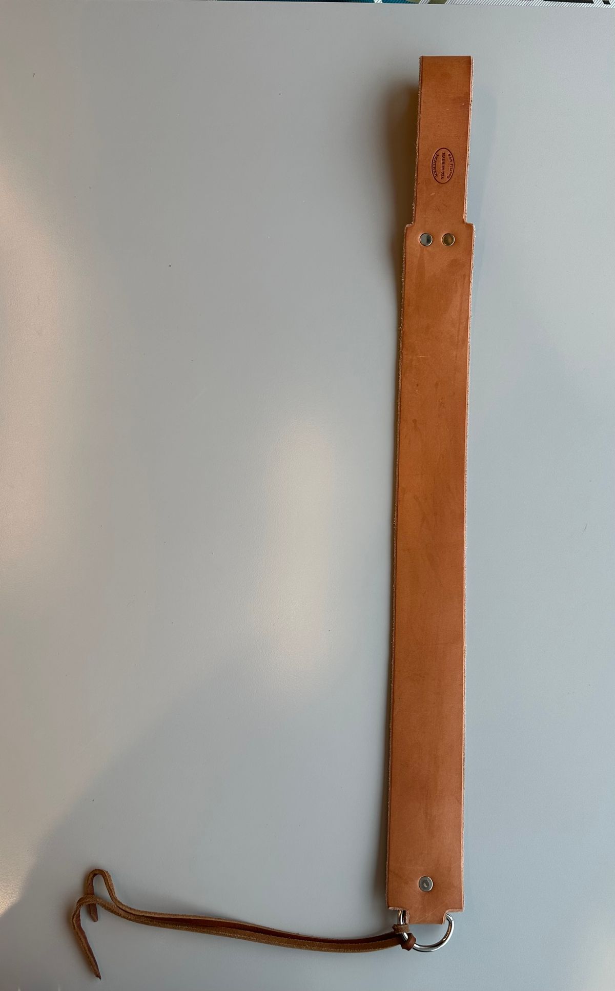 Photo by RUNNOFT on January 3, 2026 of the San Flippo Leather Razor Strop in Shotan(American Saddle Leather) - Natural.