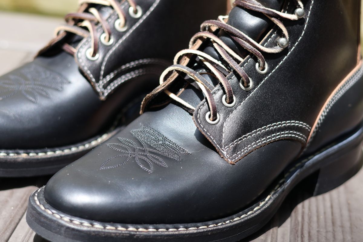 Photo by RUNNOFT on August 1, 2025 of the White's Farmer/Rancher in Horween Black Chromexcel Horsehide.