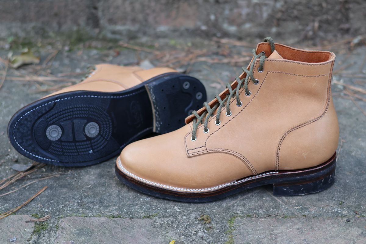 Photo by R_U_N_N_O_F_T on September 21, 2024 of the Oldspeed Service Boot 6” in Horween Tan Latigo.