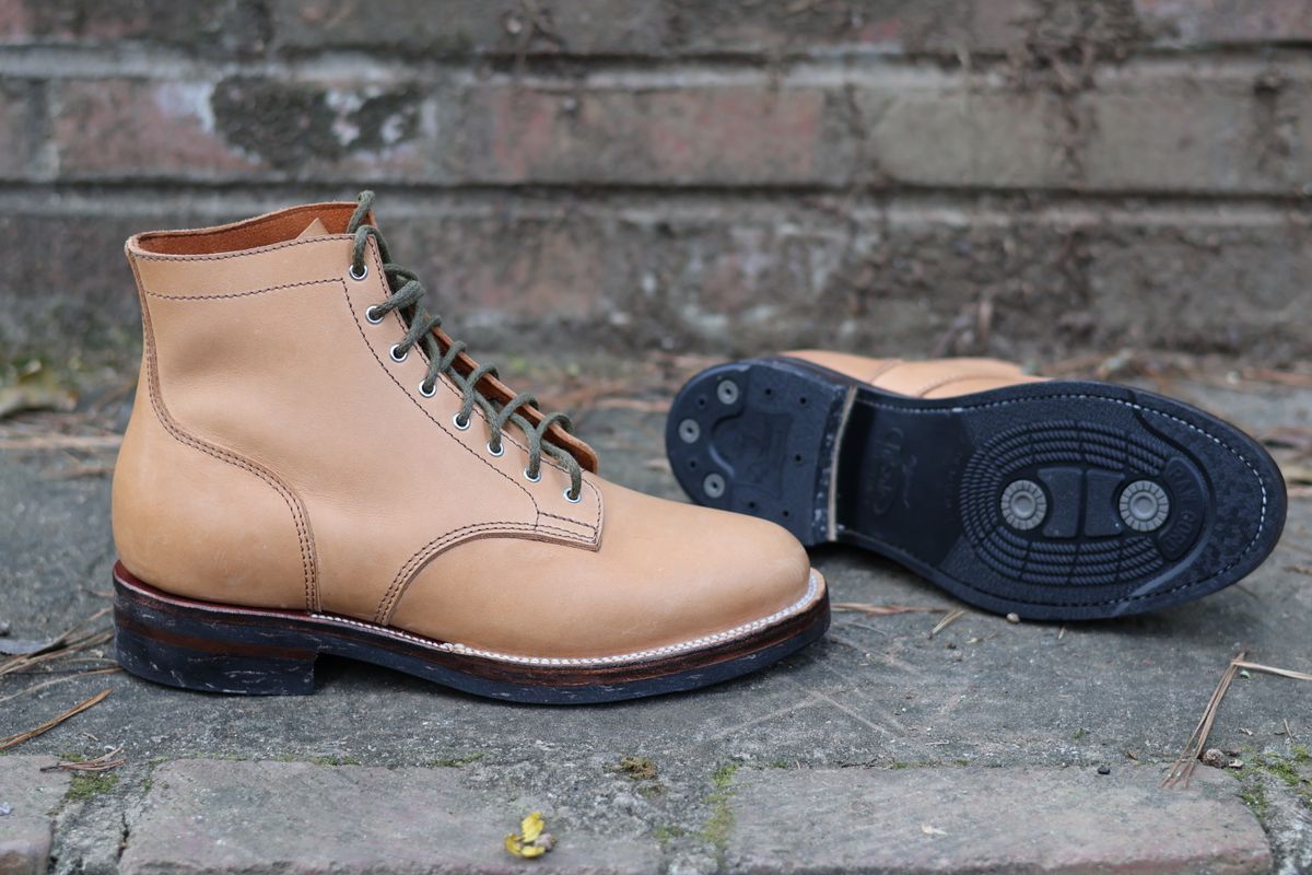 Photo by R_U_N_N_O_F_T on September 21, 2024 of the Oldspeed Service Boot 6” in Horween Tan Latigo.