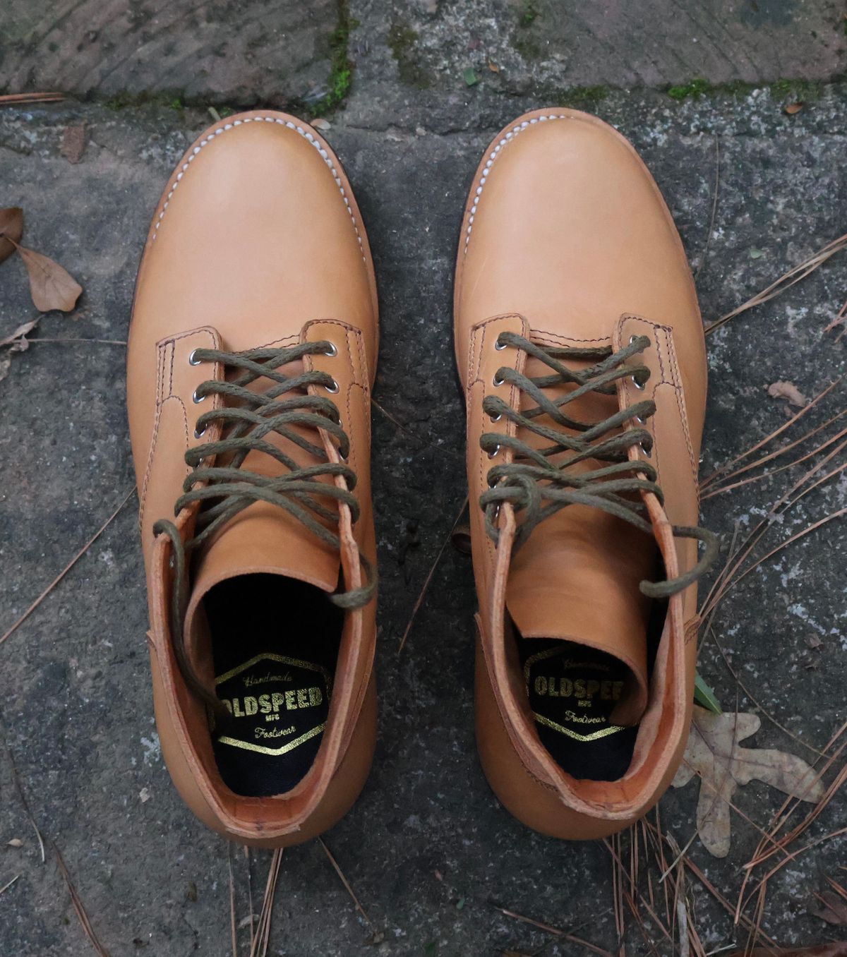 Photo by RUNNOFT on October 1, 2024 of the Oldspeed Service Boot 6” in Horween Tan Latigo.