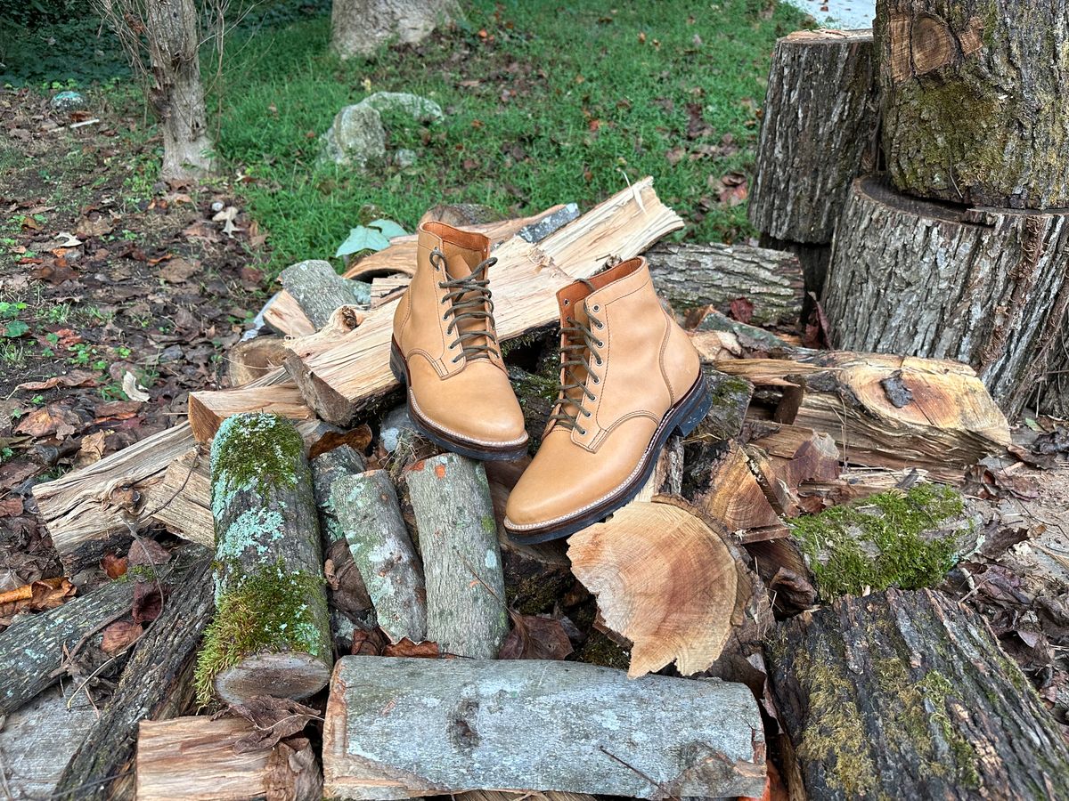 Photo by RUNNOFT on October 1, 2024 of the Oldspeed Service Boot 6” in Horween Tan Latigo.