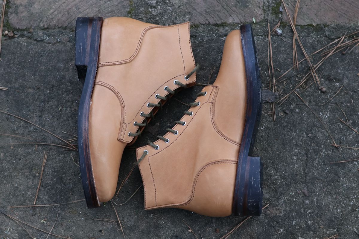 Photo by RUNNOFT on October 1, 2024 of the Oldspeed Service Boot 6” in Horween Tan Latigo.