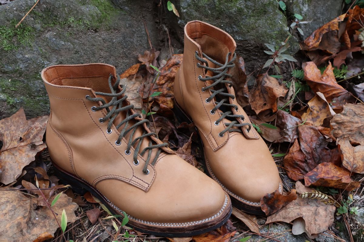 Photo by RUNNOFT on November 1, 2024 of the Oldspeed Service Boot 6” in Horween Tan Latigo.