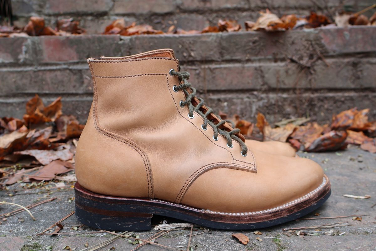 Photo by RUNNOFT on November 1, 2024 of the Oldspeed Service Boot 6” in Horween Tan Latigo.