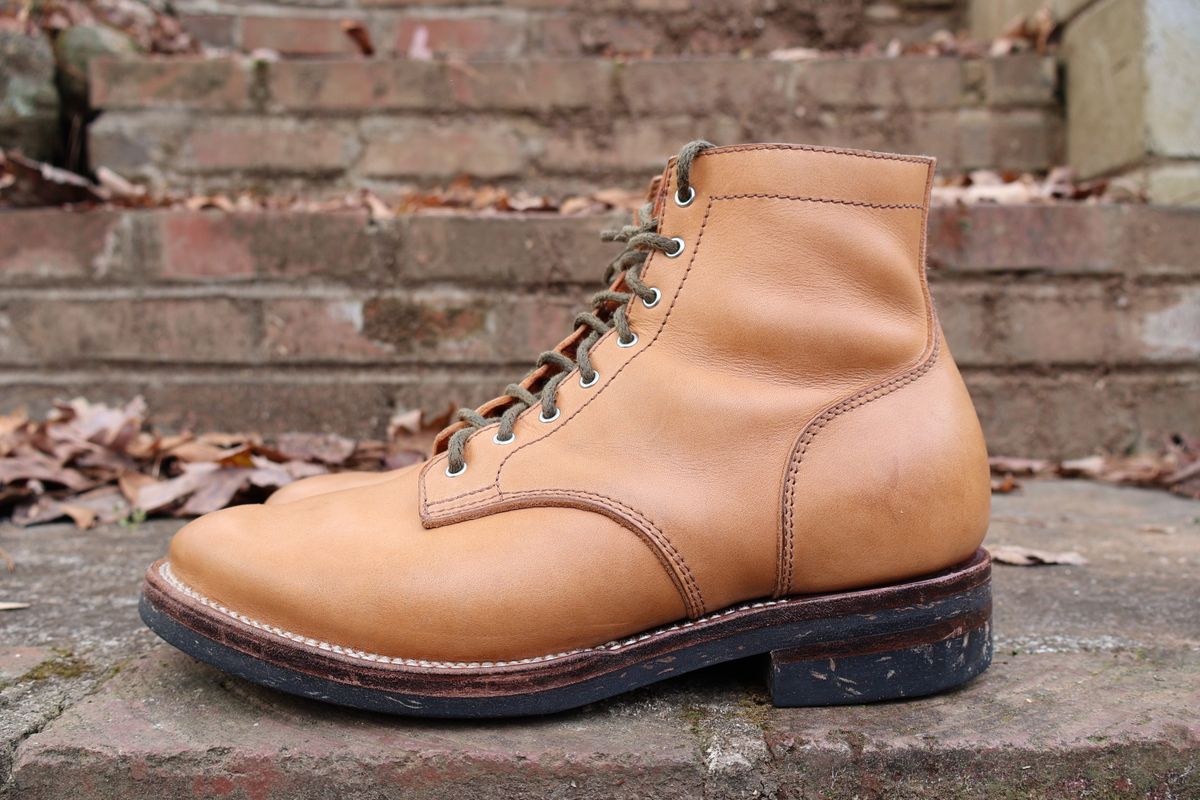 Photo by RUNNOFT on December 4, 2024 of the Oldspeed Service Boot 6” in Horween Tan Latigo.