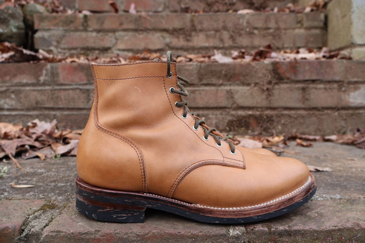 Photo by RUNNOFT on December 4, 2024 of the Oldspeed Service Boot 6” in Horween Tan Latigo.