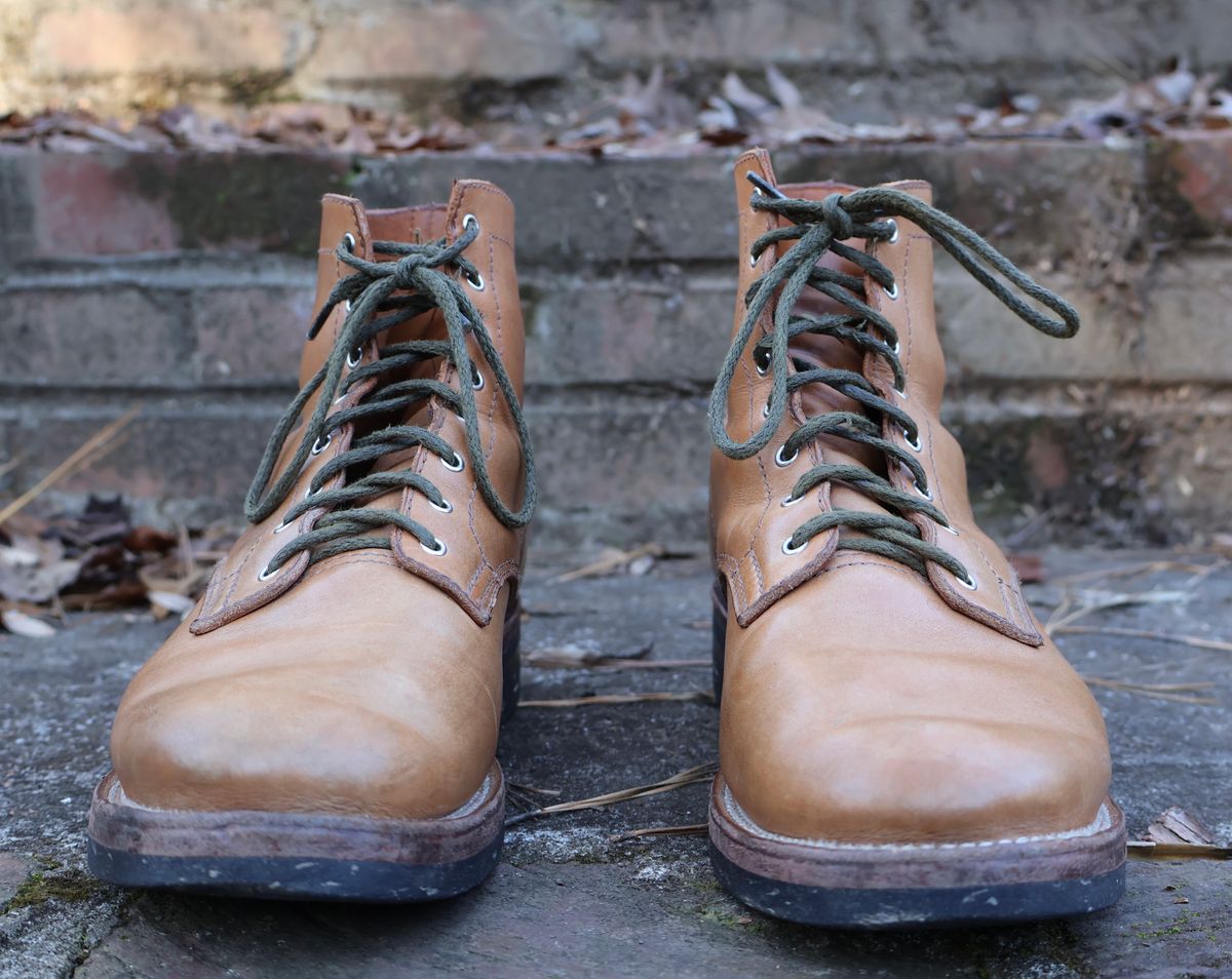 Photo by RUNNOFT on January 3, 2025 of the Oldspeed Service Boot 6” in Horween Tan Latigo.
