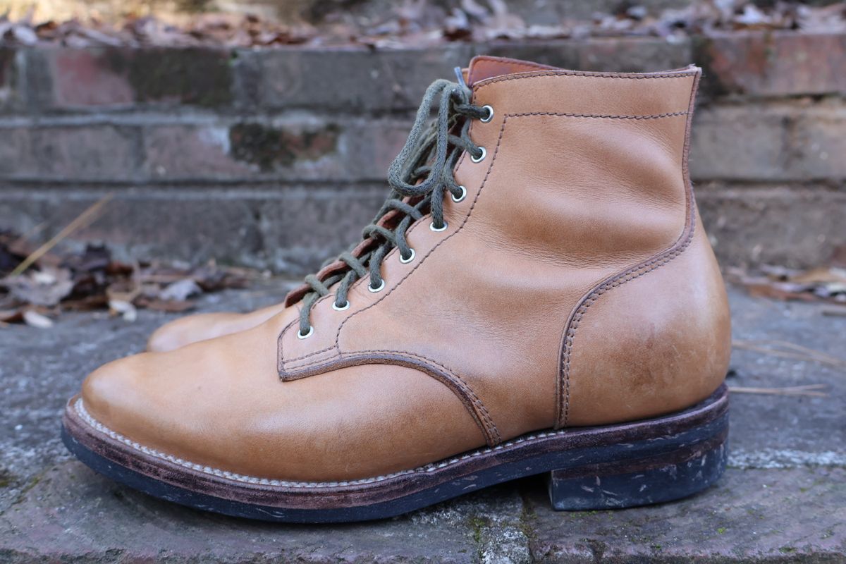 Photo by RUNNOFT on January 3, 2025 of the Oldspeed Service Boot 6” in Horween Tan Latigo.