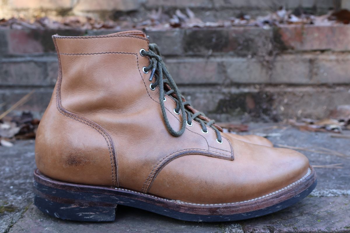 Photo by RUNNOFT on January 3, 2025 of the Oldspeed Service Boot 6” in Horween Tan Latigo.
