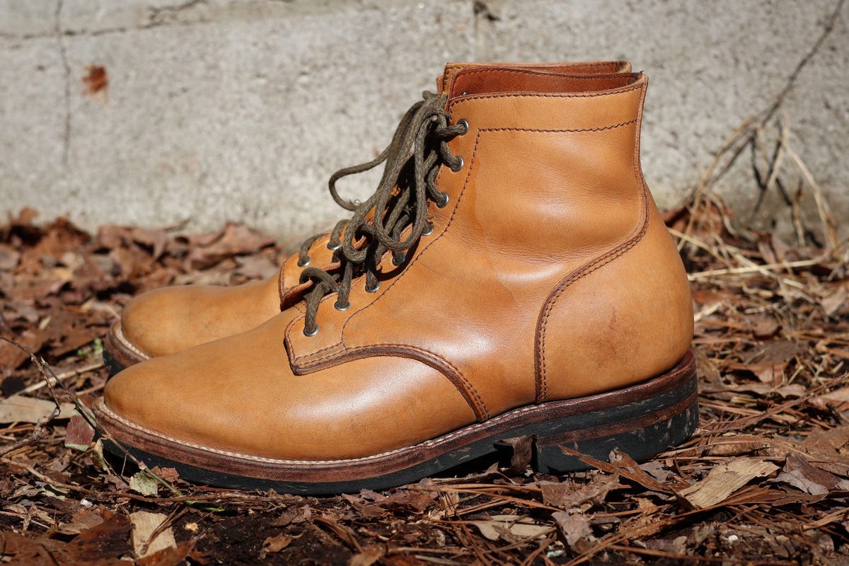 Photo by RUNNOFT on February 2, 2025 of the Oldspeed Service Boot 6” in Horween Tan Latigo.