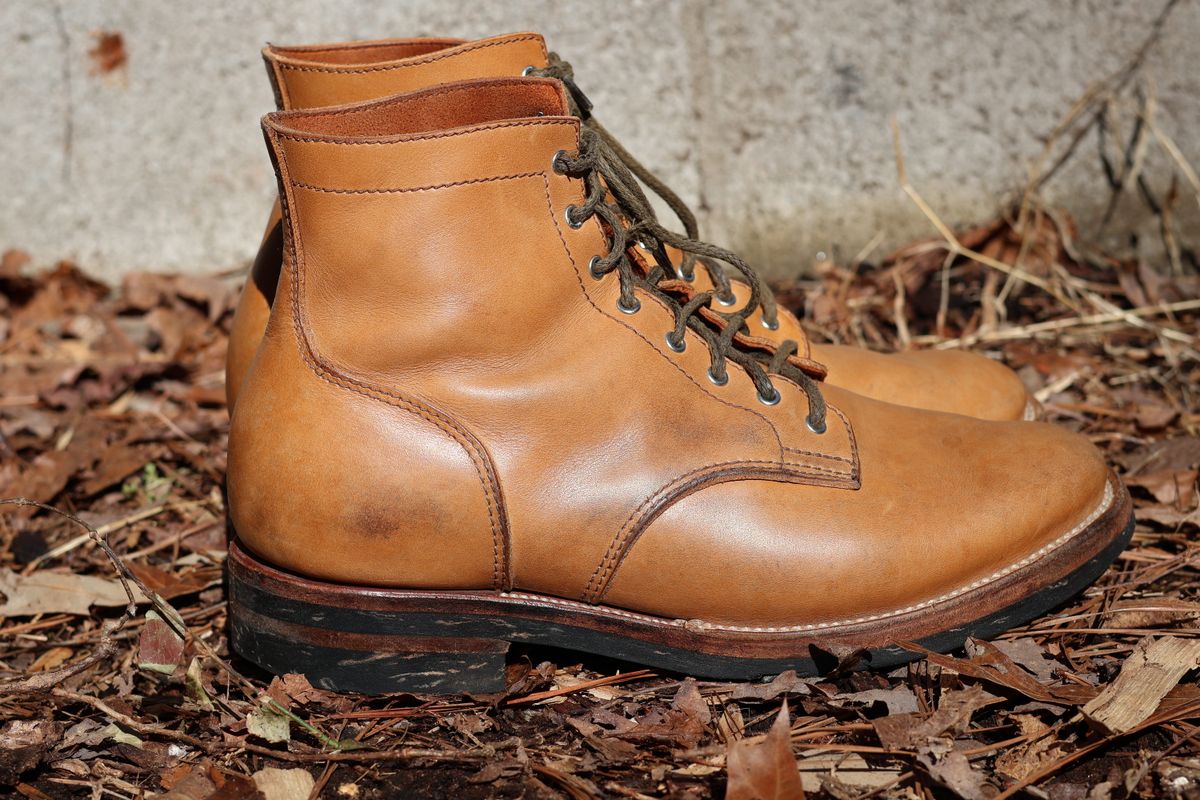 Photo by RUNNOFT on February 2, 2025 of the Oldspeed Service Boot 6” in Horween Tan Latigo.
