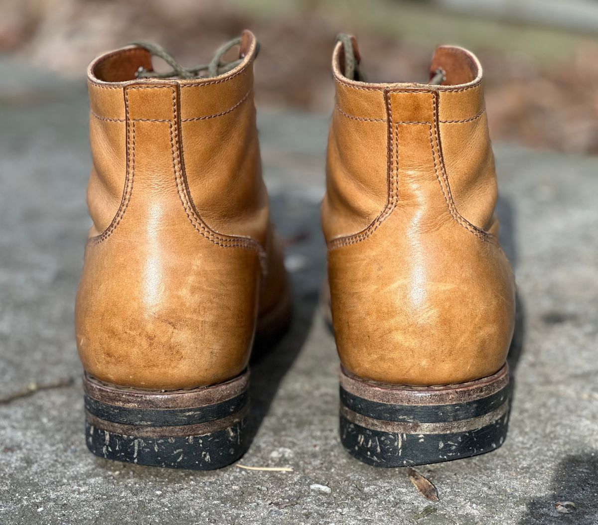 Photo by RUNNOFT on March 2, 2025 of the Oldspeed Service Boot 6” in Horween Tan Latigo.